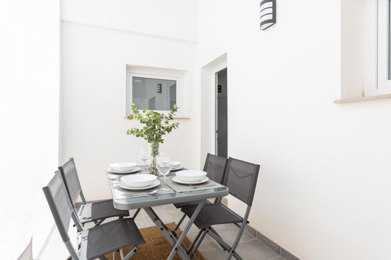Apartamentos La Pelusa مالقة المظهر الخارجي الصورة